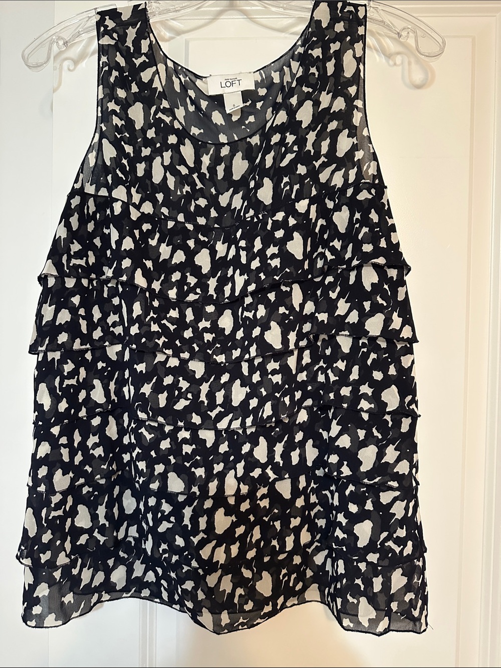 Sz S LOFT navy blue and white tiered blouse features a sheer, ruffled design.
